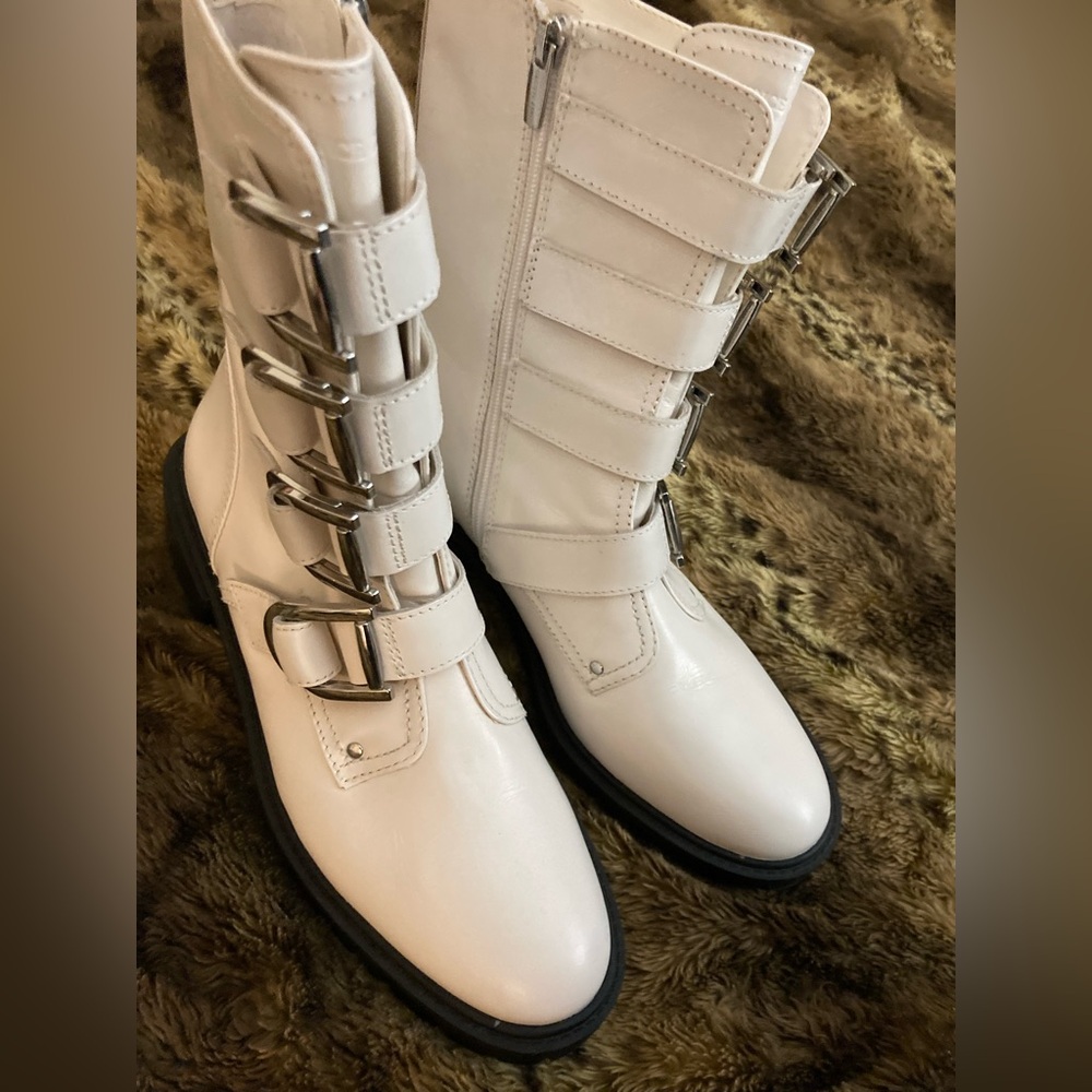 NEW Pair of VINCE CAMUTO White Boots Size 10 Frishea Leather Upper Shoes - Picture 2 of 14
